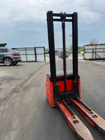 Paleciak-elektryczny-z-masztem-MANITOU-ES410-podnoszenie-3-40m-2006-1000kg-Dlugosc-widel-1200-mm